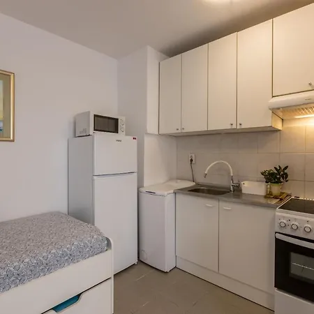 Lerose Apartman *